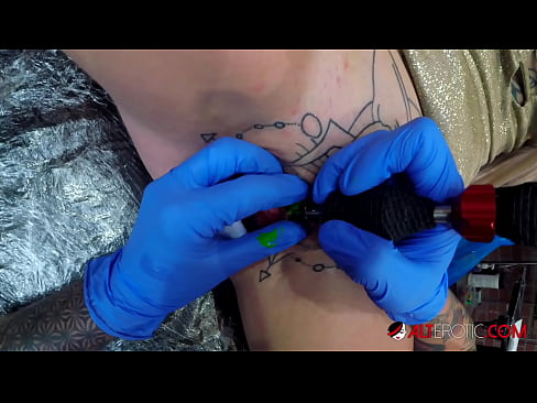 ❤️ Itin tatuiruota karšta Sully Savage gavo tatuiruotę ant savo klitorio ❤❌ Anal video prie lt.yh9n.top